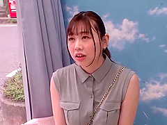 240112丈の長い洋服を着た女の子とa3